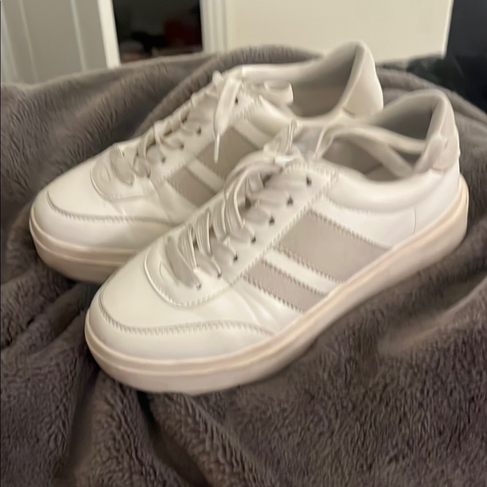 Women’s platform white sneakers